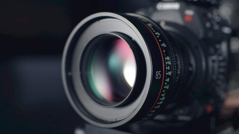 Equipamiento cinematográfico y óptica profesional en estudio